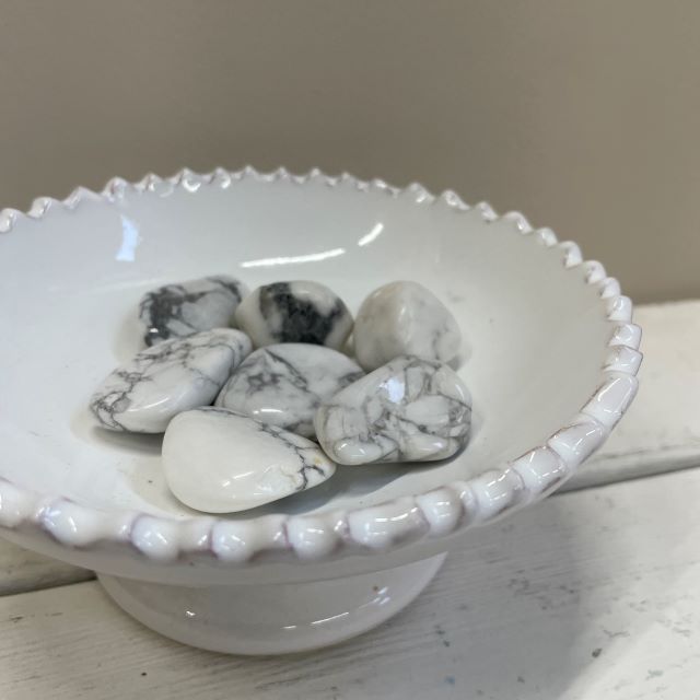 Howlite wit Howlite wit