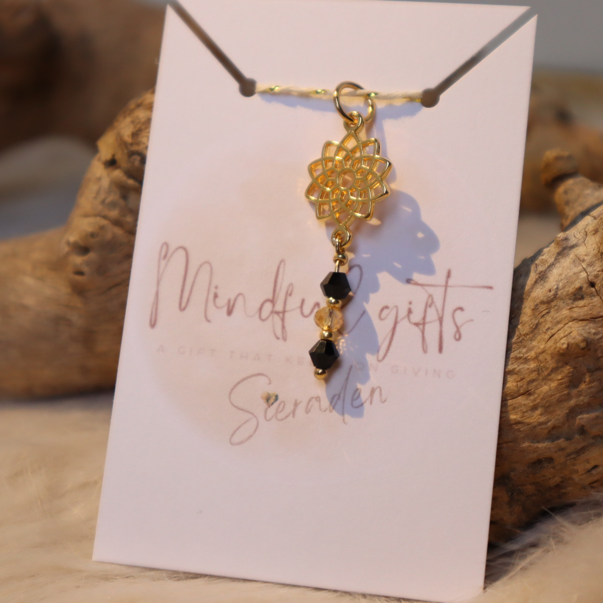 Hanger met Obsidaan & bloem Hanger met Obsidaan & bloem